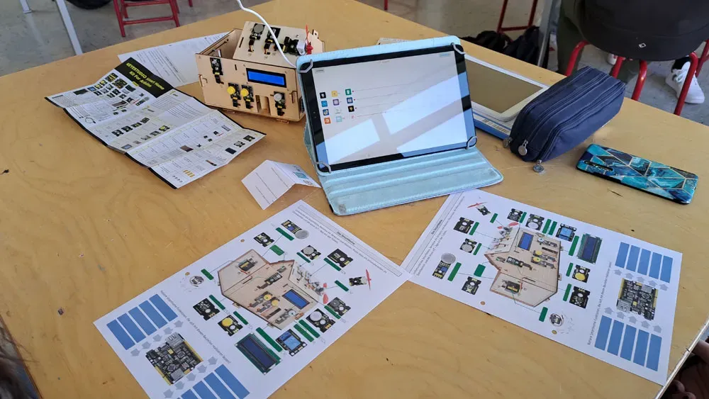 Verein Natur und Technik e. V. übergibt Experimentierkasten an den Jugendtreff Timeout