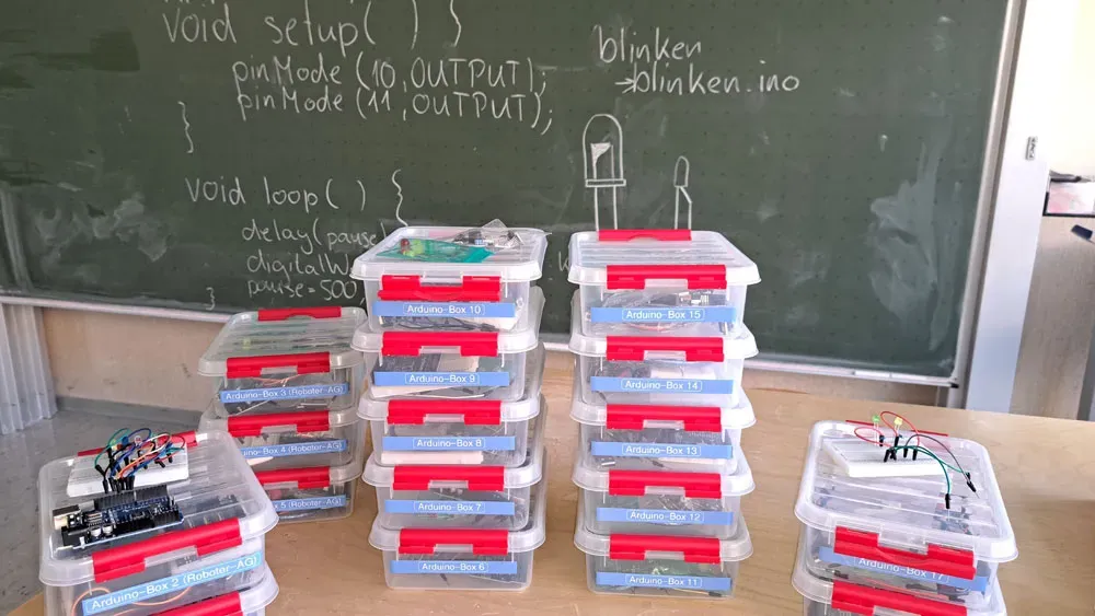 Verein Natur und Technik e. V. übergibt Experimentierkasten an den Jugendtreff Timeout